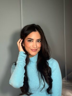 Sol Rodriguez Instagram - 🩵 glam look for my romcom by @cassidyherrera 🦋