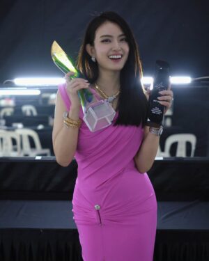 Hong Ling Instagram - Thank you everyone 💓 ☺️ 💗 
What a night! Honoured to be named one of the Top 10 Most Popular Female Artistes and for Most Emotional Performance. Thank you for believing in me and showing me so much love 🥹💓

Wearing @versace La Vacanza 2025 collection 
With @iwcwatches_sea @bvlgari 
Makeup by @shaunleelee 
Hair by @calvingan26
Nails by @nailsfifthavenue