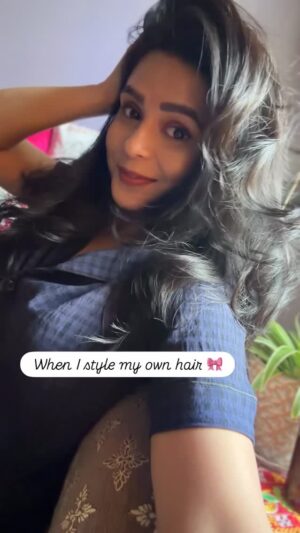 Sonal Vengurlekar Instagram - It’s very difficult to style your hair during winters 💁🏻‍♀️ #iykyk 
Comment below how you manage your hair during winters 👻