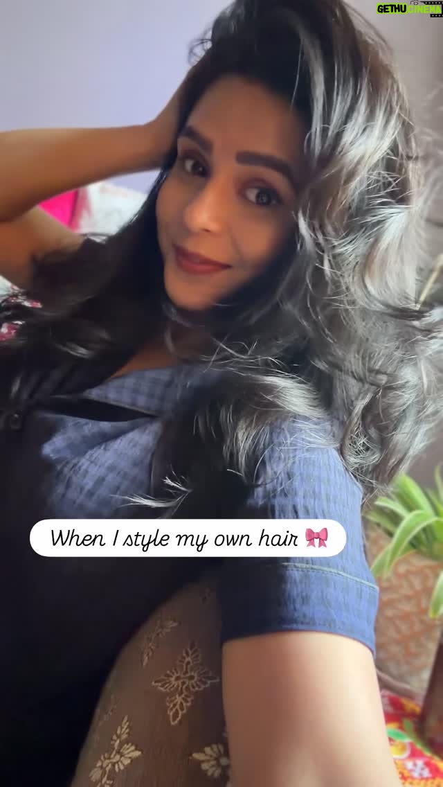 Sonal Vengurlekar - 737 Likes - It’s very difficult to style your hair during winters 💁🏻‍♀️ #iykyk 
Comment below how you manage your hair during winters 👻