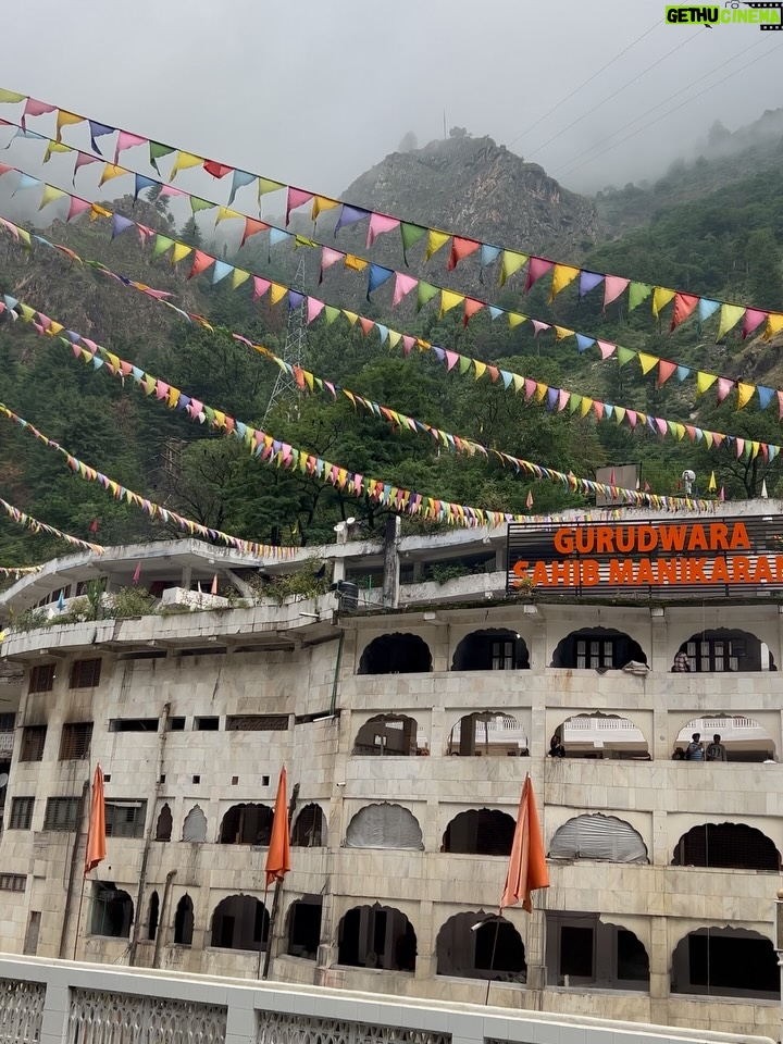 Sonam Lamba - 5.8K Likes - In the mountains, I find my peace! ⛰️❤️

#mountain #peace #manikaran #parvativalley #parvatiriver