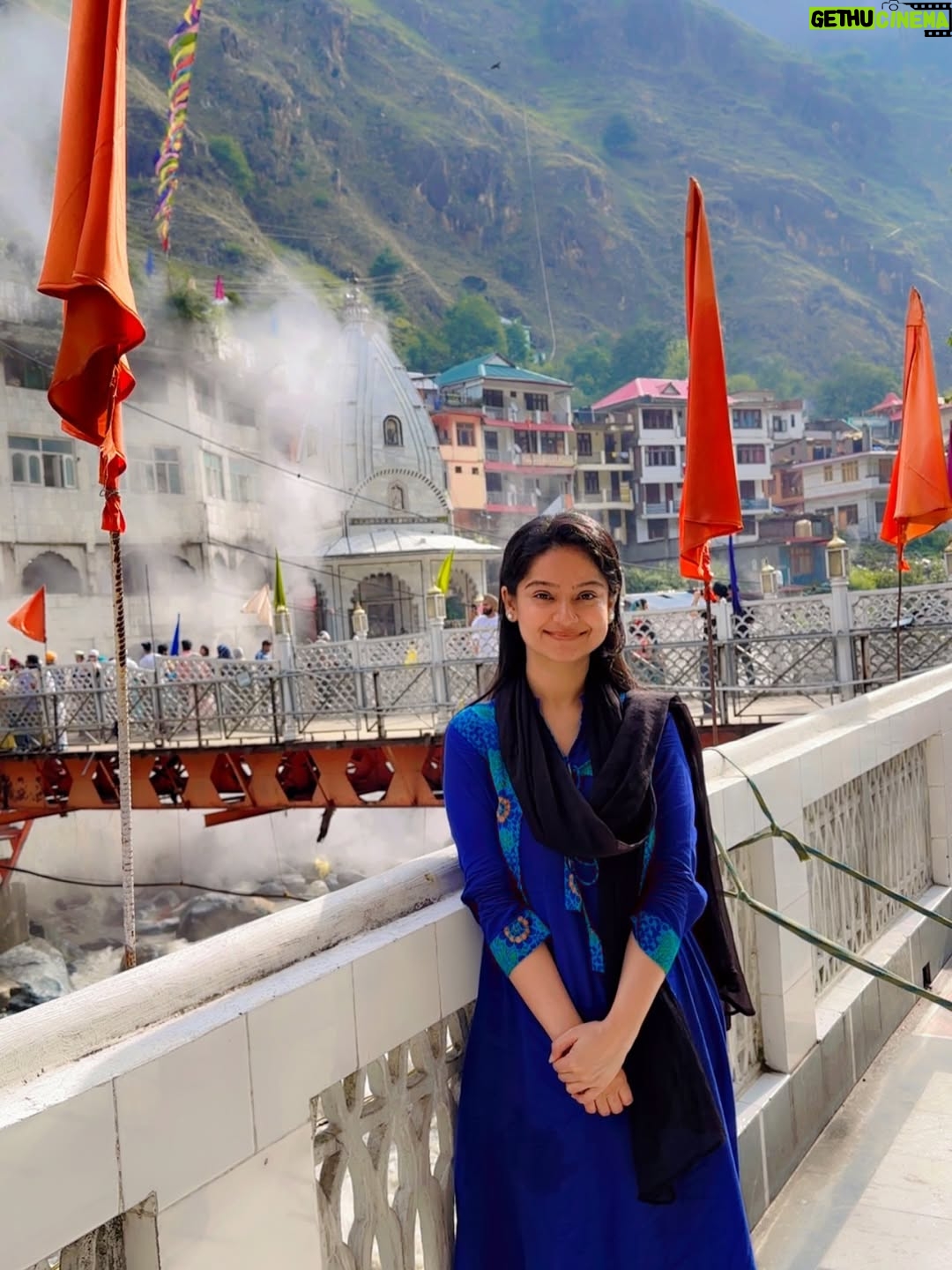 Sonam Lamba - 5.8K Likes - In the mountains, I find my peace! ⛰️❤️

#mountain #peace #manikaran #parvativalley #parvatiriver
