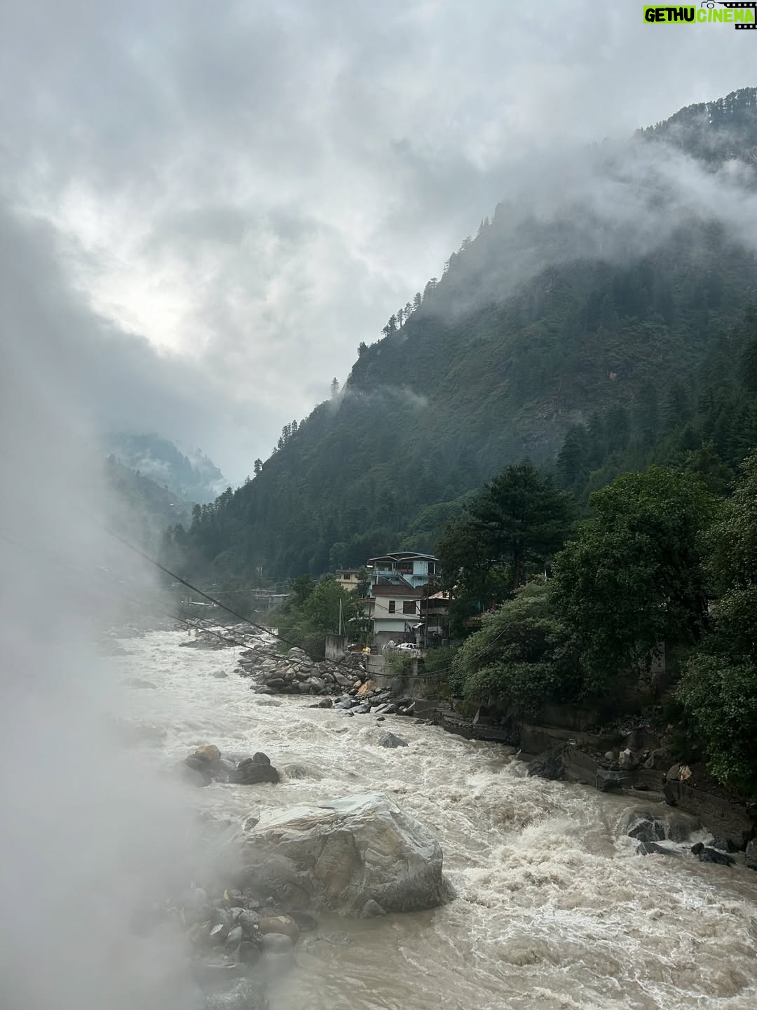 Sonam Lamba - 5.8K Likes - In the mountains, I find my peace! ⛰️❤️

#mountain #peace #manikaran #parvativalley #parvatiriver