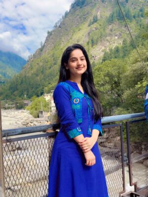 Sonam Lamba Instagram - In the mountains, I find my peace! ⛰️❤️

#mountain #peace #manikaran #parvativalley #parvatiriver