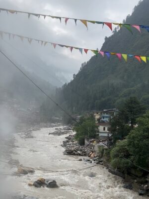 Sonam Lamba Instagram - In the mountains, I find my peace! ⛰️❤️

#mountain #peace #manikaran #parvativalley #parvatiriver