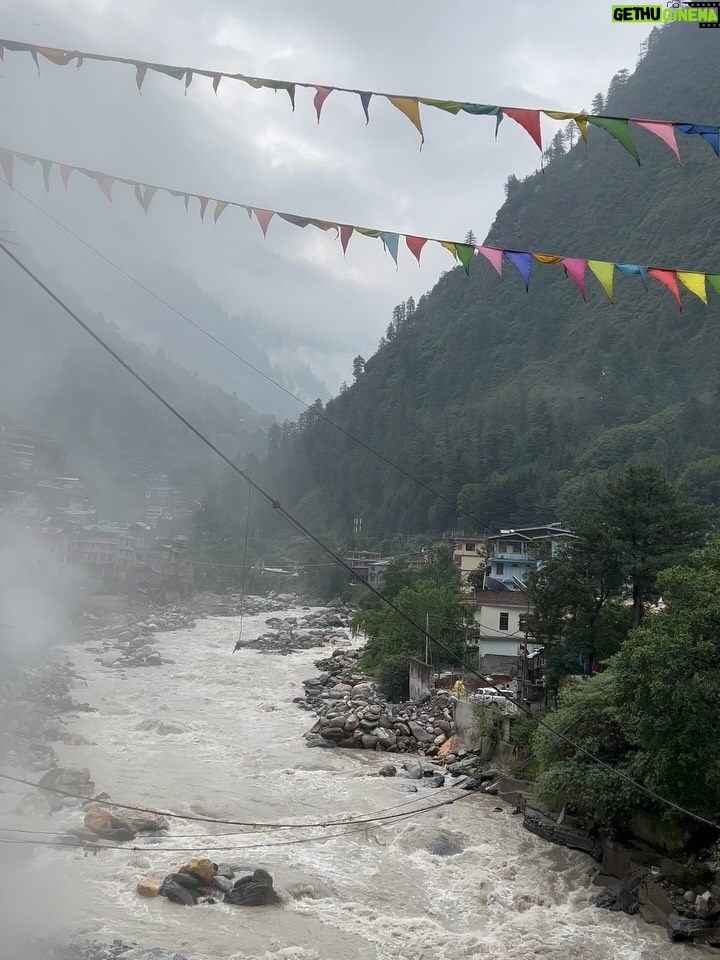 Sonam Lamba - 5.8K Likes - In the mountains, I find my peace! ⛰️❤️

#mountain #peace #manikaran #parvativalley #parvatiriver