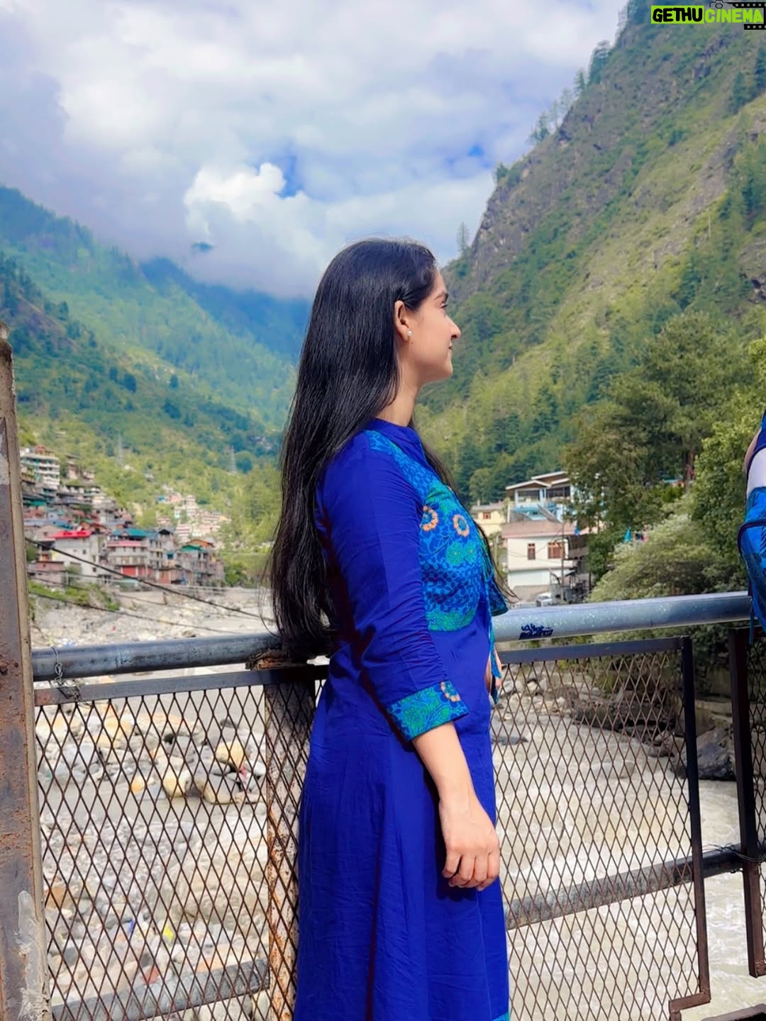 Sonam Lamba - 5.8K Likes - In the mountains, I find my peace! ⛰️❤️

#mountain #peace #manikaran #parvativalley #parvatiriver