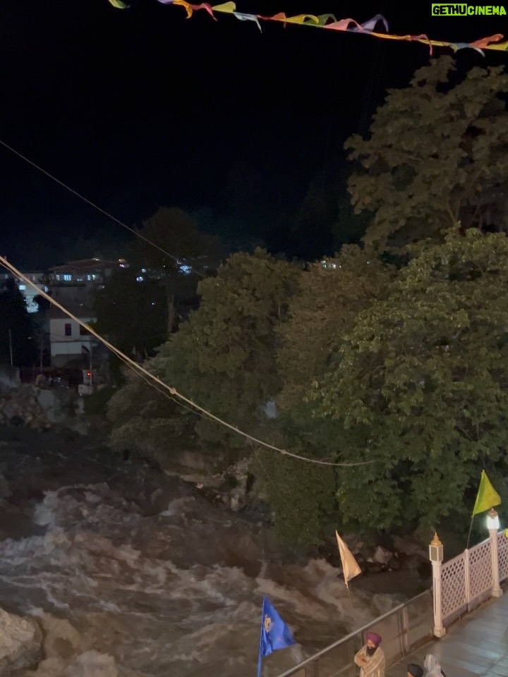 Sonam Lamba - 5.8K Likes - In the mountains, I find my peace! ⛰️❤️

#mountain #peace #manikaran #parvativalley #parvatiriver
