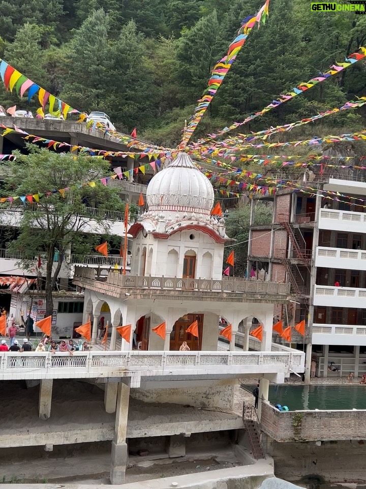 Sonam Lamba - 5.8K Likes - In the mountains, I find my peace! ⛰️❤️

#mountain #peace #manikaran #parvativalley #parvatiriver