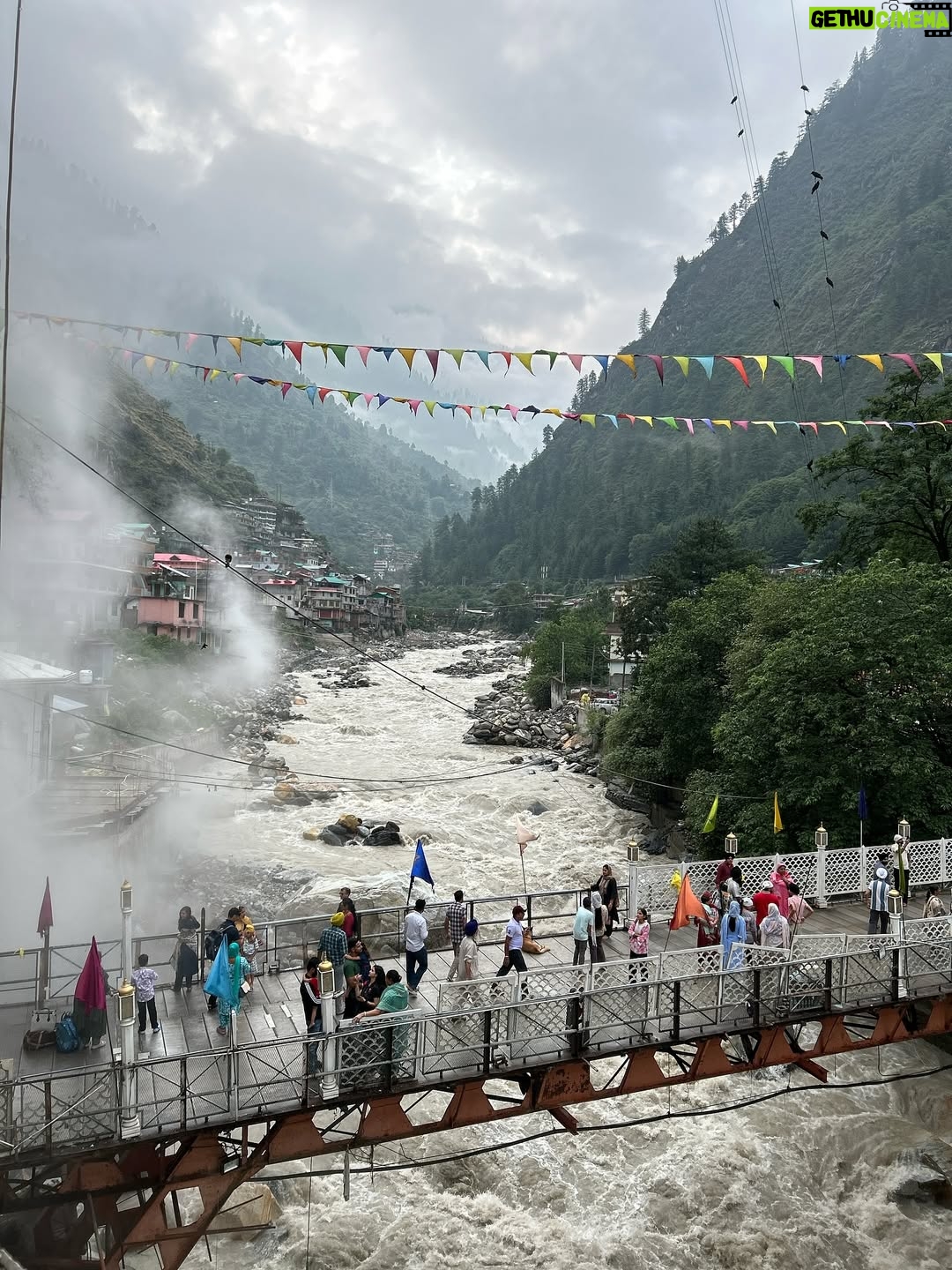 Sonam Lamba - 5.8K Likes - In the mountains, I find my peace! ⛰️❤️

#mountain #peace #manikaran #parvativalley #parvatiriver