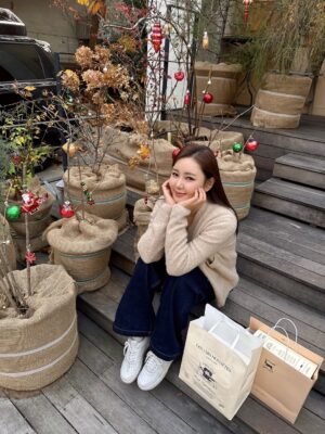 Song Ga-in Instagram - 🤎