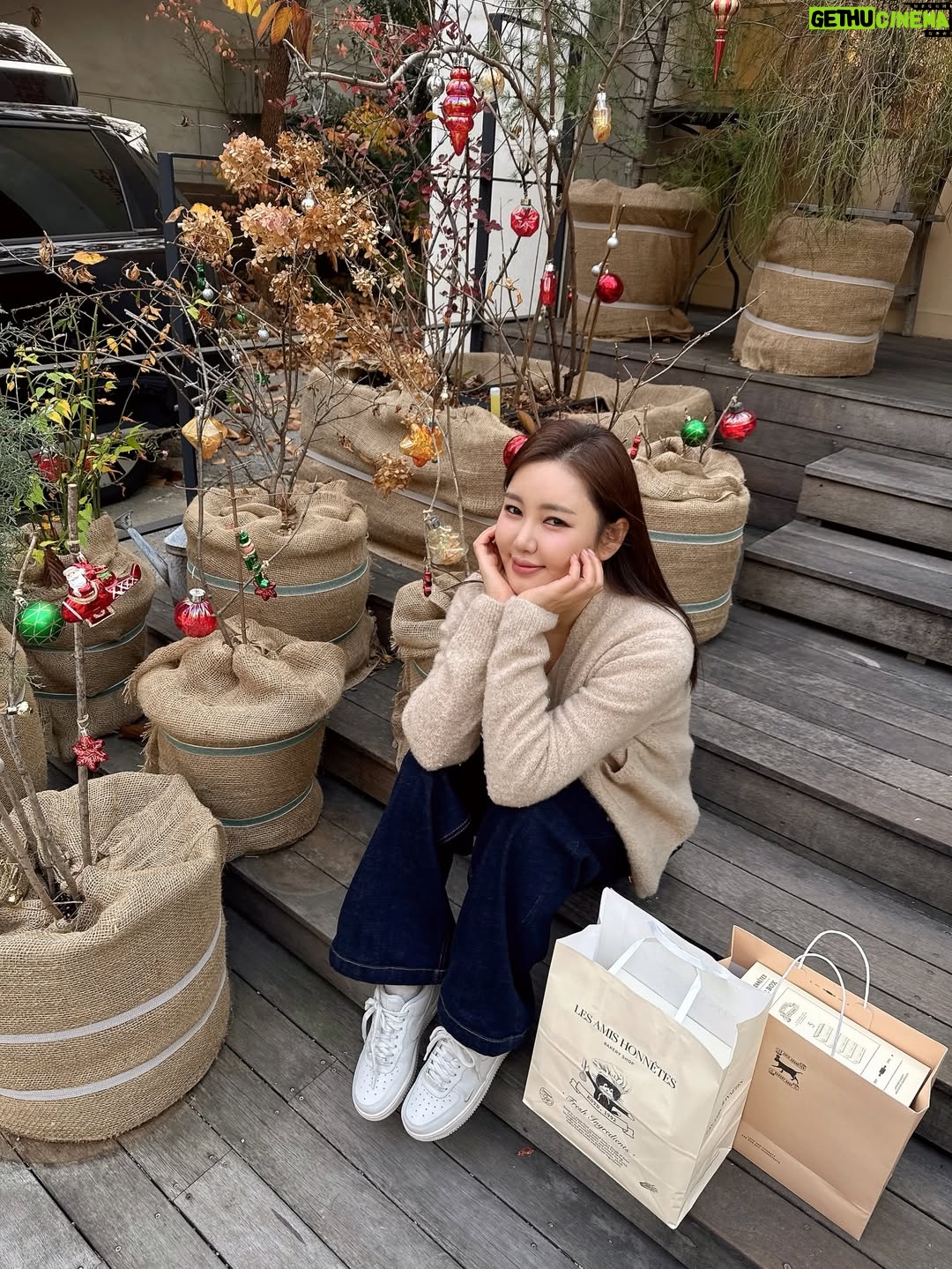 Song Ga-in - 5K Likes - 🤎
