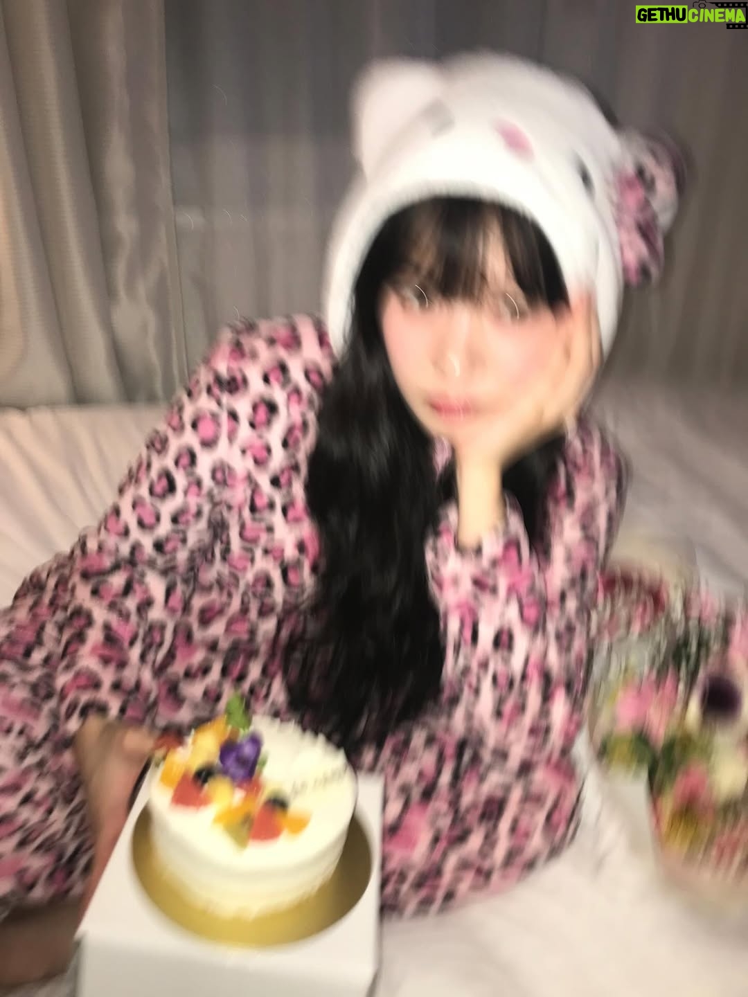 Song Su-i - 10.8K Likes - 大阪で誕生日を ⋋(◍’◊’◍)⋌