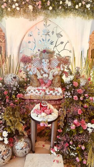 Sonia Kapur Instagram - Jai Ganpati Bappa Morya 🙏❤️ wishing you all a v happy Ganesh Chaturthi 🙏❤️