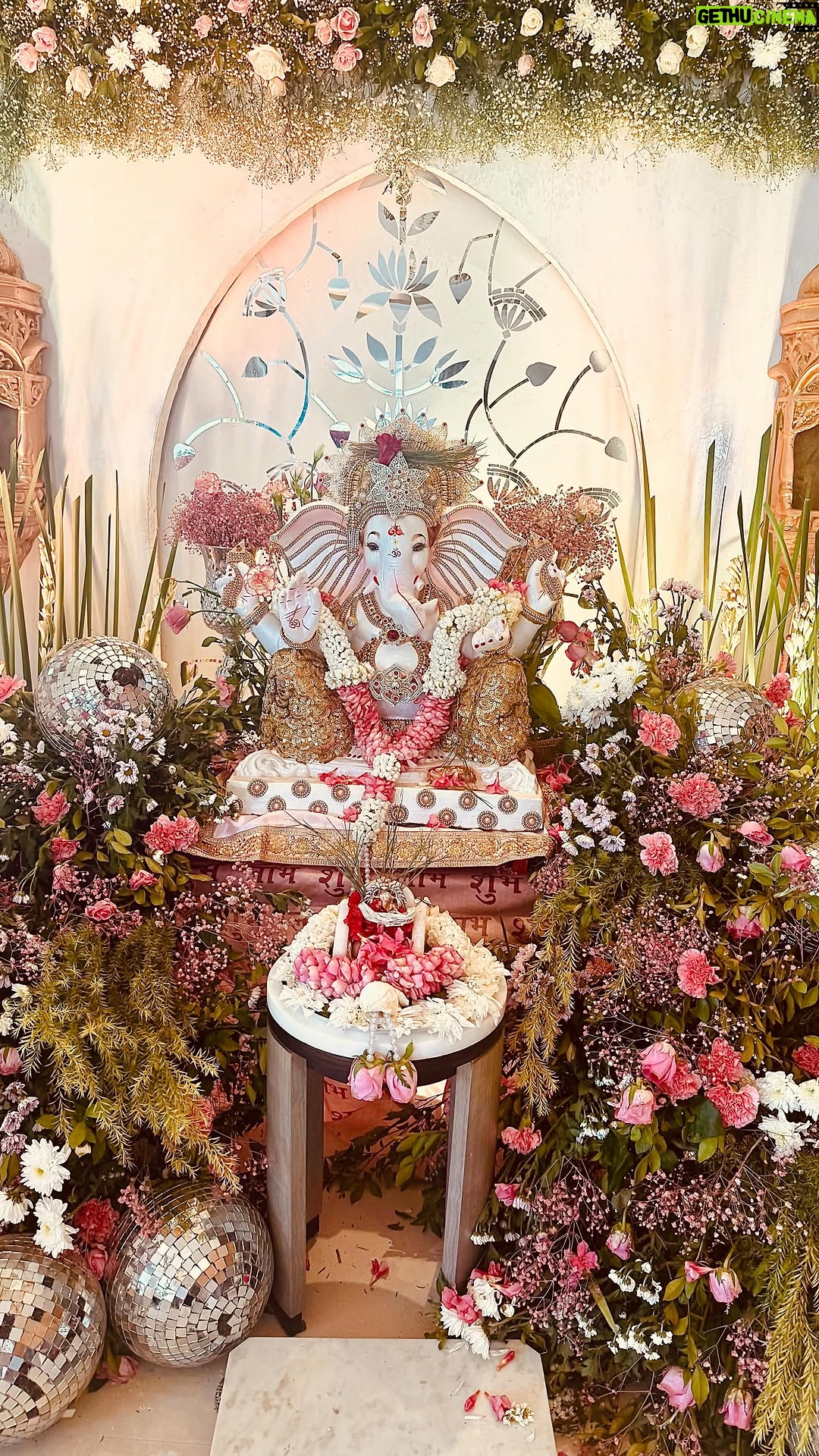 Sonia Kapur - 241.8K Likes - Jai Ganpati Bappa Morya 🙏❤️ wishing you all a v happy Ganesh Chaturthi 🙏❤️
