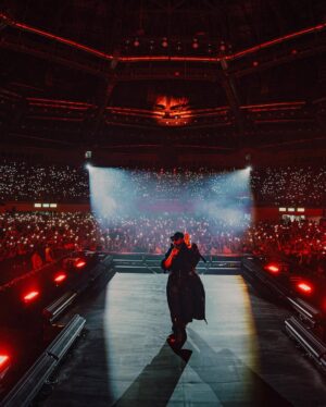 Sonia Kapur Instagram - Jai MATADI Let’s Rock 🙏❤️ delhi you were historic amazing , love you  all ❤️❤️❤️❤️❤️ #capmaniatour