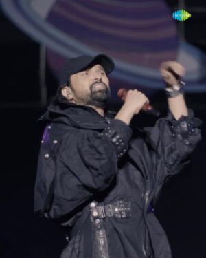 Sonia Kapur Instagram - Jai MATADI Let’s Rock 🙏❤️ ❤️🙏No lip sync , only live 🙏❤️ thanks for the historic blockbuster success of #capmaniatour 🙏❤️