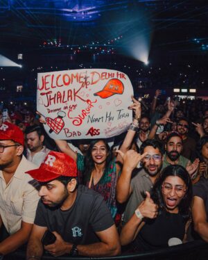 Sonia Kapur Instagram - Jai MATADI Let’s Rock 🙏❤️ delhi you were historic amazing , love you  all ❤️❤️❤️❤️❤️ #capmaniatour
