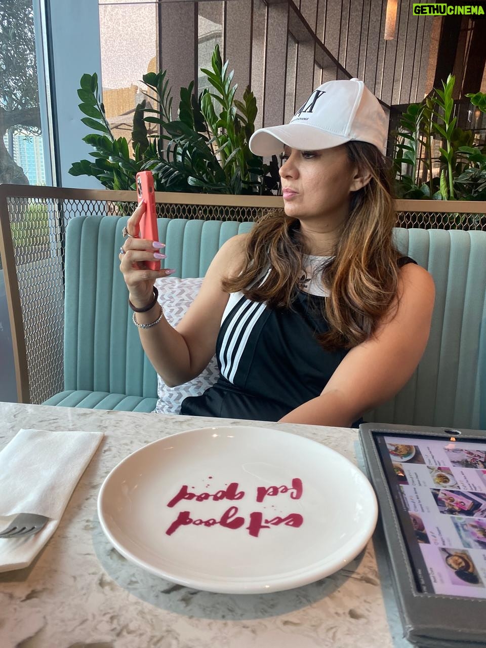 Sonia Kapur - 195.6K Likes - Andaz apna zamaane ko dikhaana hai ❤️