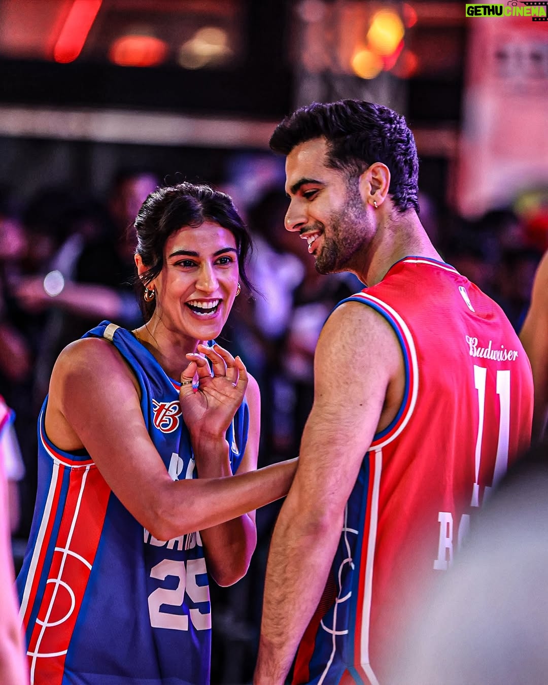 Sonia Rathee - 27.1K Likes - #SiblingGoals on court! 🤪🏀

@ankurratheeofficial and @soniarathee brought their adorable sibling rivalry to the 3v3 Celebrity Game at the #BUDXNBAHouse! 🫶

#NBAHouse #NBAIndia #Budweiser #BudweiserIndia #BudX #YoursToTake #DistrictbyZomato #Lifeinyourdistrict