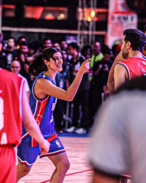 Sonia Rathee Instagram - #SiblingGoals on court! 🤪🏀

@ankurratheeofficial and @soniarathee brought their adorable sibling rivalry to the 3v3 Celebrity Game at the #BUDXNBAHouse! 🫶

#NBAHouse #NBAIndia #Budweiser #BudweiserIndia #BudX #YoursToTake #DistrictbyZomato #Lifeinyourdistrict