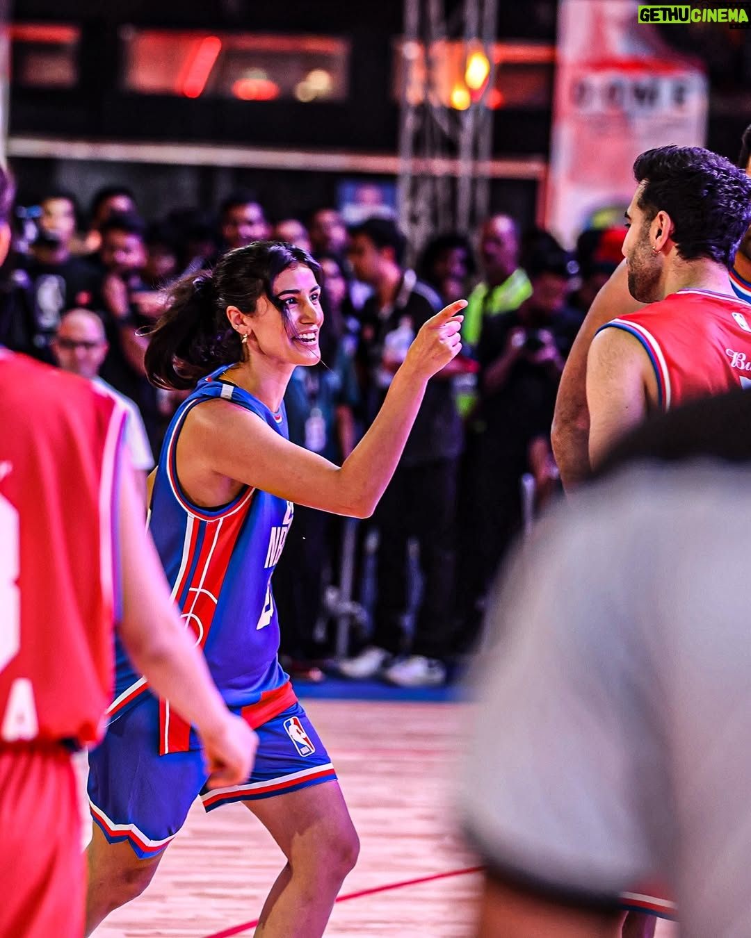 Sonia Rathee - 27.1K Likes - #SiblingGoals on court! 🤪🏀

@ankurratheeofficial and @soniarathee brought their adorable sibling rivalry to the 3v3 Celebrity Game at the #BUDXNBAHouse! 🫶

#NBAHouse #NBAIndia #Budweiser #BudweiserIndia #BudX #YoursToTake #DistrictbyZomato #Lifeinyourdistrict