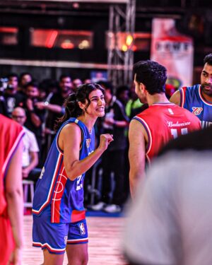 Sonia Rathee Instagram - #SiblingGoals on court! 🤪🏀

@ankurratheeofficial and @soniarathee brought their adorable sibling rivalry to the 3v3 Celebrity Game at the #BUDXNBAHouse! 🫶

#NBAHouse #NBAIndia #Budweiser #BudweiserIndia #BudX #YoursToTake #DistrictbyZomato #Lifeinyourdistrict
