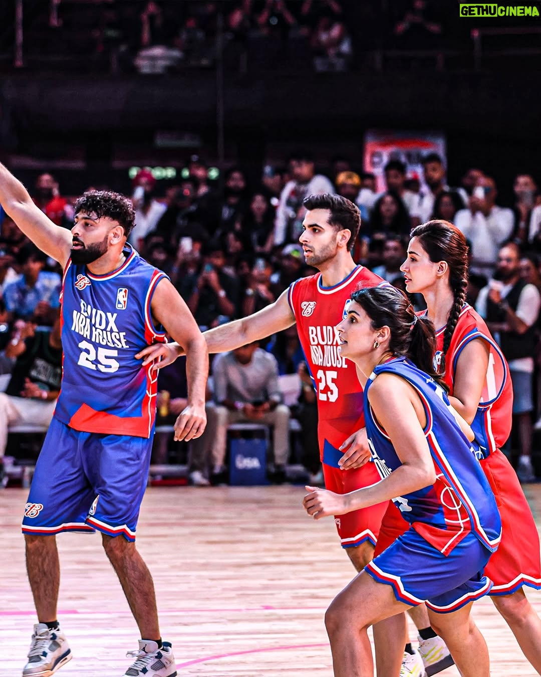 Sonia Rathee - 27.1K Likes - #SiblingGoals on court! 🤪🏀

@ankurratheeofficial and @soniarathee brought their adorable sibling rivalry to the 3v3 Celebrity Game at the #BUDXNBAHouse! 🫶

#NBAHouse #NBAIndia #Budweiser #BudweiserIndia #BudX #YoursToTake #DistrictbyZomato #Lifeinyourdistrict