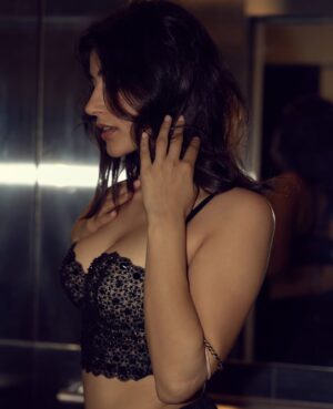 Sonia Rathee Instagram - Lift please?
@ayushguptaphoto