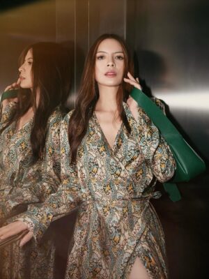 Sonya Pandarmawan Instagram - When the night calls for silk and a lil touch of glamour, I undoubtedly slip into my #ToryBurchPreFall25 silk dress and feel my best with my new favorite daily companion for my essentials, the Romy Shoulder Bag. Oh yes, it fits everything and it all comes together in perfect harmony, where simplicity meets elegance. On the move, yet always in style.

@toryburch @time.international #ToryBurchPreFall25