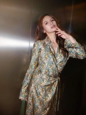 Sonya Pandarmawan Instagram - When the night calls for silk and a lil touch of glamour, I undoubtedly slip into my #ToryBurchPreFall25 silk dress and feel my best with my new favorite daily companion for my essentials, the Romy Shoulder Bag. Oh yes, it fits everything and it all comes together in perfect harmony, where simplicity meets elegance. On the move, yet always in style.

@toryburch @time.international #ToryBurchPreFall25