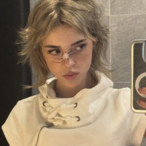 Sophie Luborsky Instagram - spiderwebs. oct 31st 🕷️pre save in bio

i posted it in my discord a while back and have received requests about it ever since so this is for you powerpuffs. it’s also favourite song ive ever made. cant wait. love you <3