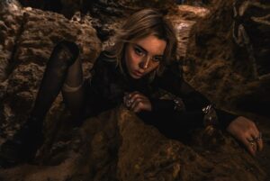 Sophie Luborsky Instagram - muddy filthy dirty 
@pvtchita styling 
@logannwiggins sfx makeup 
@whatsthelocation photography