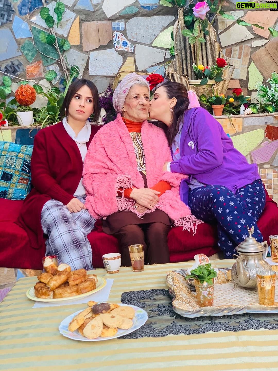 Souhila Mallem - 188.8K Likes - كان لي شرف العمل مع الأيقونة بيونة
المرأة اللي عمرها ما بخلت علينا بالضحكة والبهجة
جميلة القلب، ضحكنا مع بعض في كواليس دار البهجة ، أخو البنات وتشاركنا لحظات ما تتنساش
صادقة في كل كلمة، وبصمتها تبقى دايماً في قلوبنا 
الله يرحمك بيونة ♥️ 🤲🏻