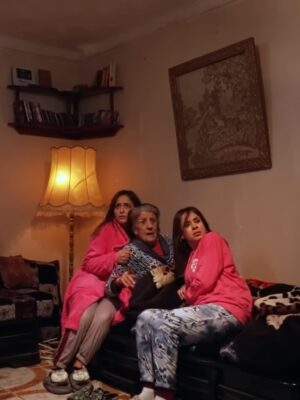 Souhila Mallem Instagram - كان لي شرف العمل مع الأيقونة بيونة
المرأة اللي عمرها ما بخلت علينا بالضحكة والبهجة
جميلة القلب، ضحكنا مع بعض في كواليس دار البهجة ، أخو البنات وتشاركنا لحظات ما تتنساش
صادقة في كل كلمة، وبصمتها تبقى دايماً في قلوبنا 
الله يرحمك بيونة ♥️ 🤲🏻