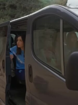 Souhila Mallem Instagram - كان لي شرف العمل مع الأيقونة بيونة
المرأة اللي عمرها ما بخلت علينا بالضحكة والبهجة
جميلة القلب، ضحكنا مع بعض في كواليس دار البهجة ، أخو البنات وتشاركنا لحظات ما تتنساش
صادقة في كل كلمة، وبصمتها تبقى دايماً في قلوبنا 
الله يرحمك بيونة ♥️ 🤲🏻