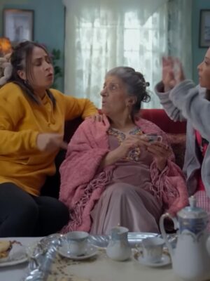 Souhila Mallem Instagram - كان لي شرف العمل مع الأيقونة بيونة
المرأة اللي عمرها ما بخلت علينا بالضحكة والبهجة
جميلة القلب، ضحكنا مع بعض في كواليس دار البهجة ، أخو البنات وتشاركنا لحظات ما تتنساش
صادقة في كل كلمة، وبصمتها تبقى دايماً في قلوبنا 
الله يرحمك بيونة ♥️ 🤲🏻