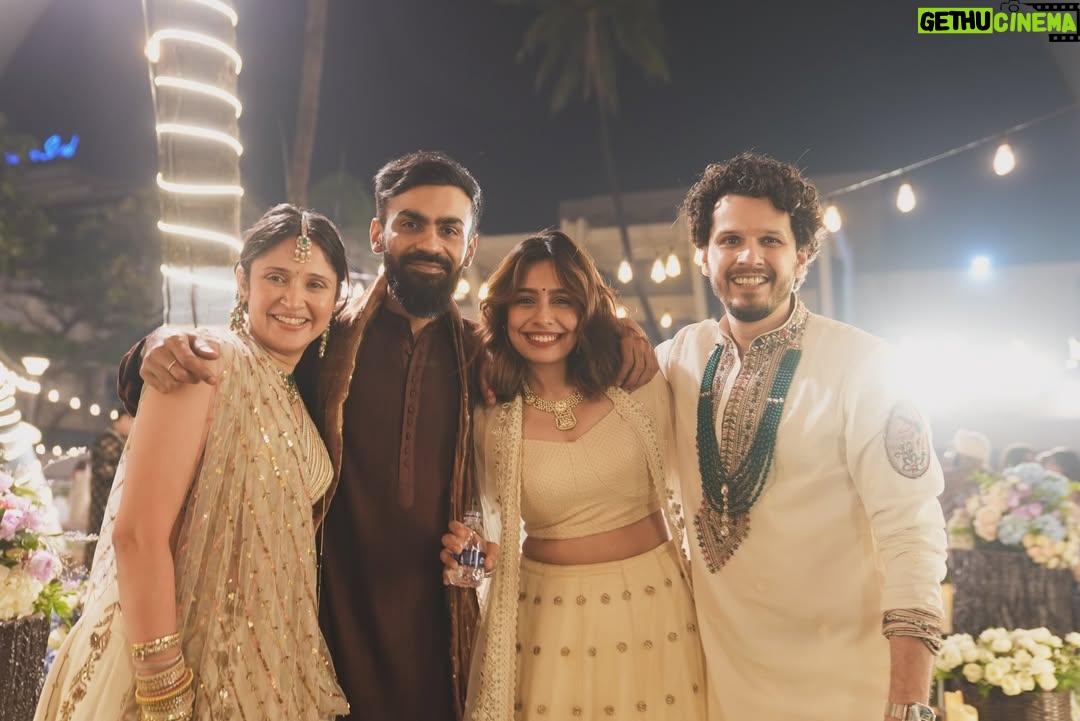 Srishti Ganguli Rindani - 81.4K Likes - Dulha Dulhan ko second priority because @lala_photuwale made me look so pretty. 😍

Congratulations to the new badi bahu of the family @parmarchaitally. I love you and sorry about @88meta. He’ll get better. 

Last picture is an appreciation post for my husband @iambhaveshmehta who’s doing cute things like helping nanaji to walk down the mandap. #paneerpost

Also my cutest Daadu @samir.ganguli.18’s film song for extra paneer. ♥️