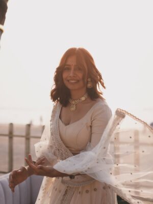 Srishti Ganguli Rindani Instagram - Dulha Dulhan ko second priority because @lala_photuwale made me look so pretty. 😍

Congratulations to the new badi bahu of the family @parmarchaitally. I love you and sorry about @88meta. He’ll get better. 

Last picture is an appreciation post for my husband @iambhaveshmehta who’s doing cute things like helping nanaji to walk down the mandap. #paneerpost

Also my cutest Daadu @samir.ganguli.18’s film song for extra paneer. ♥️