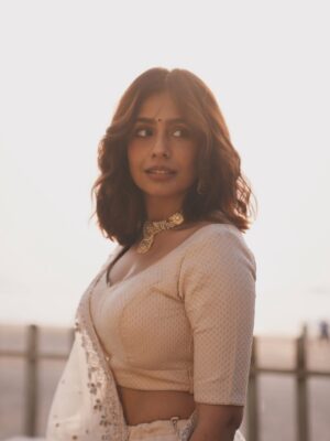 Srishti Ganguli Rindani Instagram - Dulha Dulhan ko second priority because @lala_photuwale made me look so pretty. 😍

Congratulations to the new badi bahu of the family @parmarchaitally. I love you and sorry about @88meta. He’ll get better. 

Last picture is an appreciation post for my husband @iambhaveshmehta who’s doing cute things like helping nanaji to walk down the mandap. #paneerpost

Also my cutest Daadu @samir.ganguli.18’s film song for extra paneer. ♥️