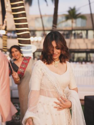 Srishti Ganguli Rindani Instagram - Dulha Dulhan ko second priority because @lala_photuwale made me look so pretty. 😍

Congratulations to the new badi bahu of the family @parmarchaitally. I love you and sorry about @88meta. He’ll get better. 

Last picture is an appreciation post for my husband @iambhaveshmehta who’s doing cute things like helping nanaji to walk down the mandap. #paneerpost

Also my cutest Daadu @samir.ganguli.18’s film song for extra paneer. ♥️