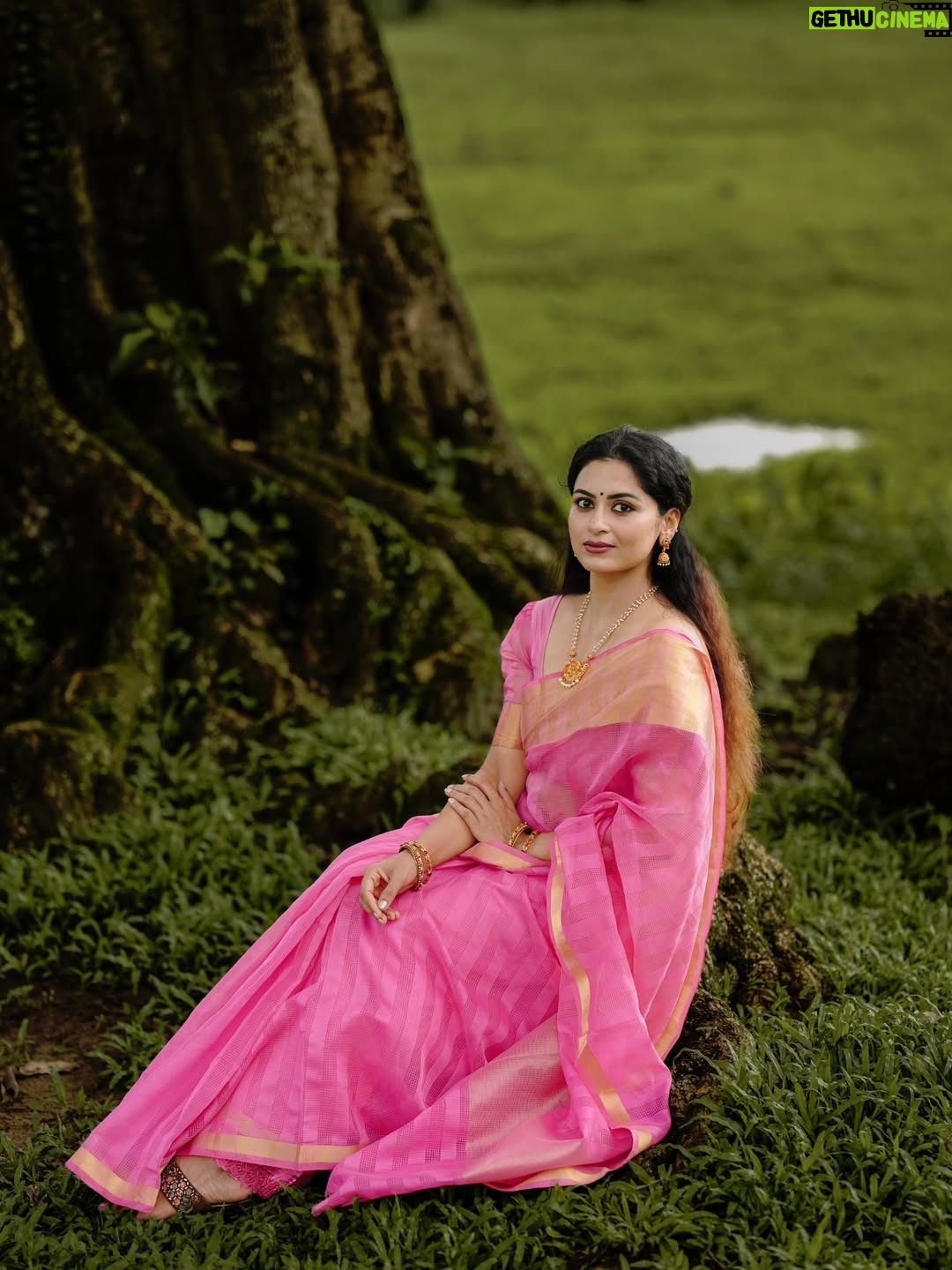 Sruthi Lakshmi - 28.8K Likes - ഒരു നാടൻ പെണ്ണിൻ......... 

📸 @arun_rajan_s

 
#sareelove #love #actress #beauty
#song #biggboss
#romantic #nature #women