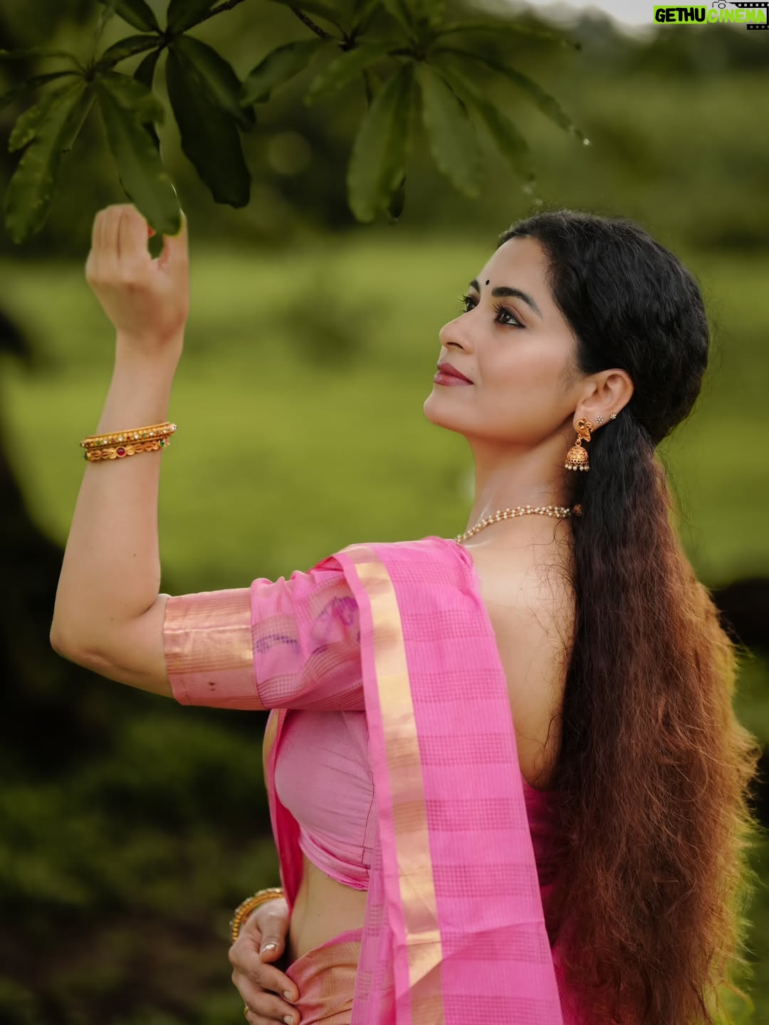 Sruthi Lakshmi - 28.8K Likes - ഒരു നാടൻ പെണ്ണിൻ......... 

📸 @arun_rajan_s

 
#sareelove #love #actress #beauty
#song #biggboss
#romantic #nature #women