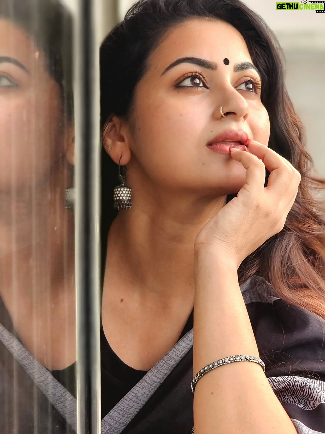 Sruthi Lakshmi - 9K Likes - 🖤🤍🖤🤍🖤🤍🖤🤍🖤🤍🖤