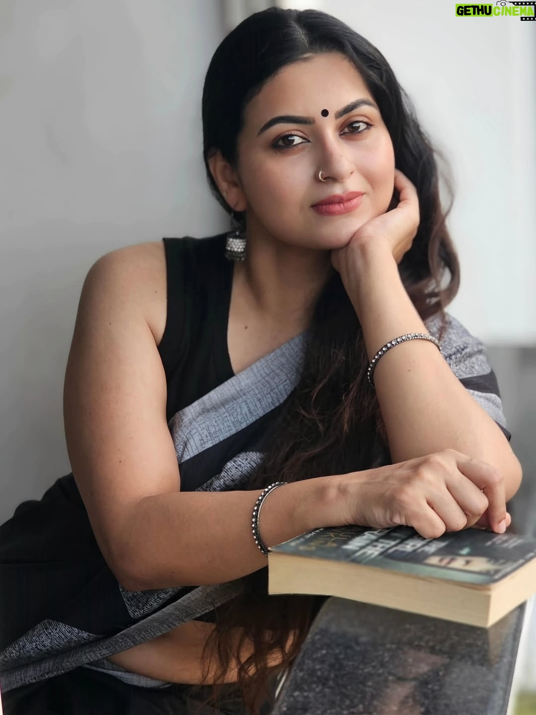 Sruthi Lakshmi - 9K Likes - 🖤🤍🖤🤍🖤🤍🖤🤍🖤🤍🖤