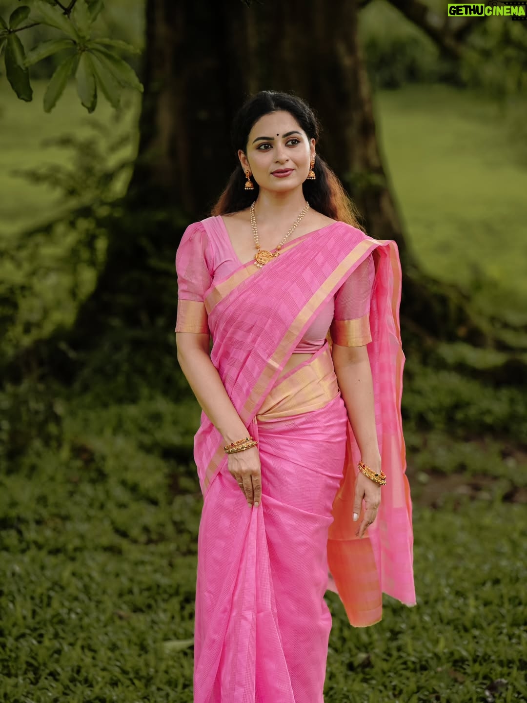 Sruthi Lakshmi - 28.8K Likes - ഒരു നാടൻ പെണ്ണിൻ......... 

📸 @arun_rajan_s

 
#sareelove #love #actress #beauty
#song #biggboss
#romantic #nature #women