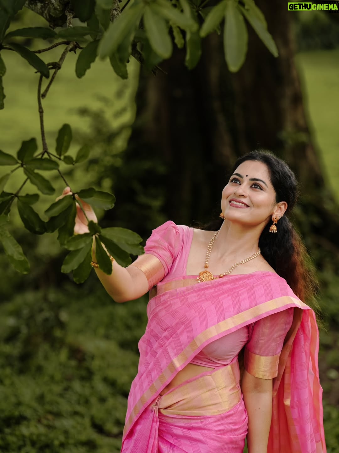 Sruthi Lakshmi - 28.8K Likes - ഒരു നാടൻ പെണ്ണിൻ......... 

📸 @arun_rajan_s

 
#sareelove #love #actress #beauty
#song #biggboss
#romantic #nature #women