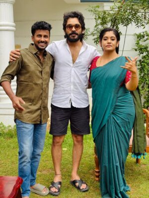 Sruthi Shanmuga Priya Instagram - The favourite SWAG team ✨ most awaited  blast episodes for u in Moondru Mudichu coming very soon. Keep watching and supporting 🤟🏻
@niyazj_official @senthil_k_actor