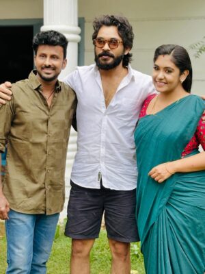 Sruthi Shanmuga Priya Instagram - The favourite SWAG team ✨ most awaited  blast episodes for u in Moondru Mudichu coming very soon. Keep watching and supporting 🤟🏻
@niyazj_official @senthil_k_actor