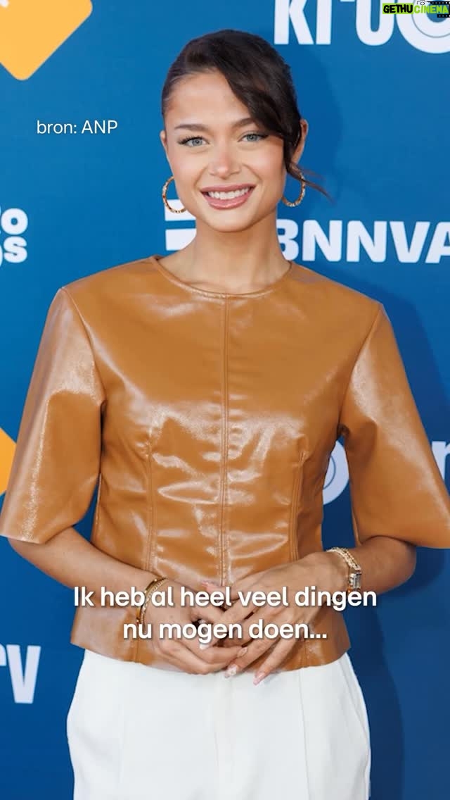 Stefania Liberakakis - 3.5K Likes - 2026 wordt een topjaar, maar eerst nog even pakjesavond vieren en één ding is zeker: mijn outfit is on point. Wat trek jij aan op 5 december? #ad #zalando #rtlboulevard